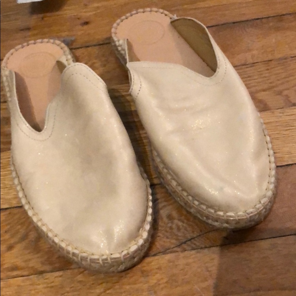 Tan flats